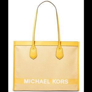 ⭐️NWT !! Michael Michael Kors Tote !!⭐️